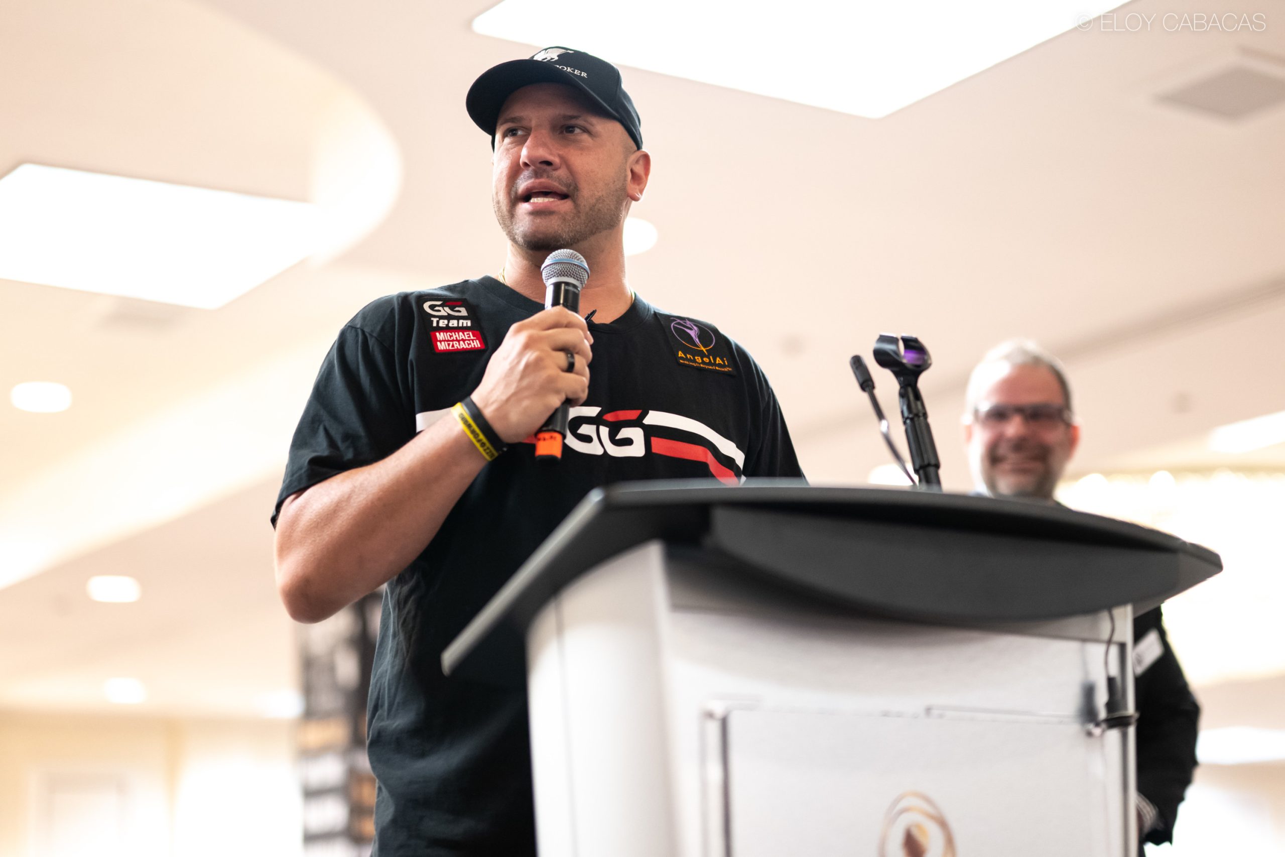 Gracze przy stole pokerowym podczas turnieju World Series of Poker
