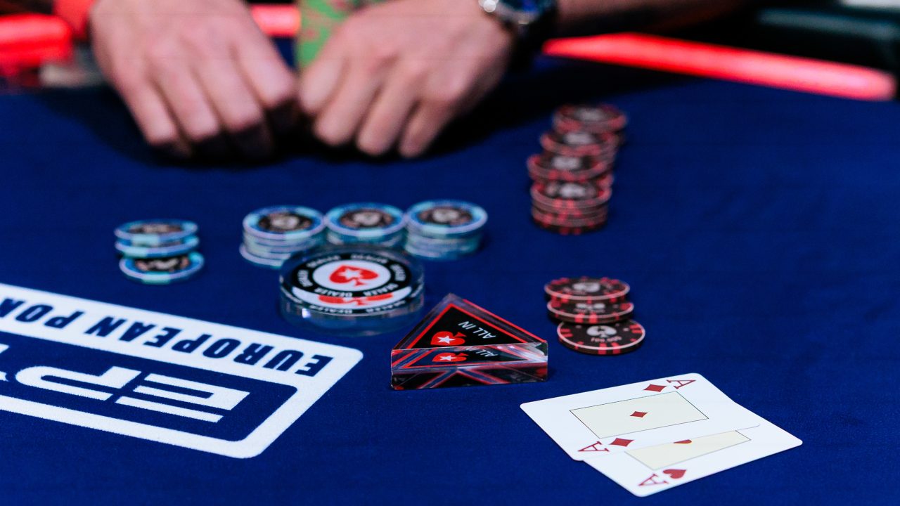 PokerStars i FanDuel z nową promocją „Aces Cracked” – bilety freeroll za przegraną z asami