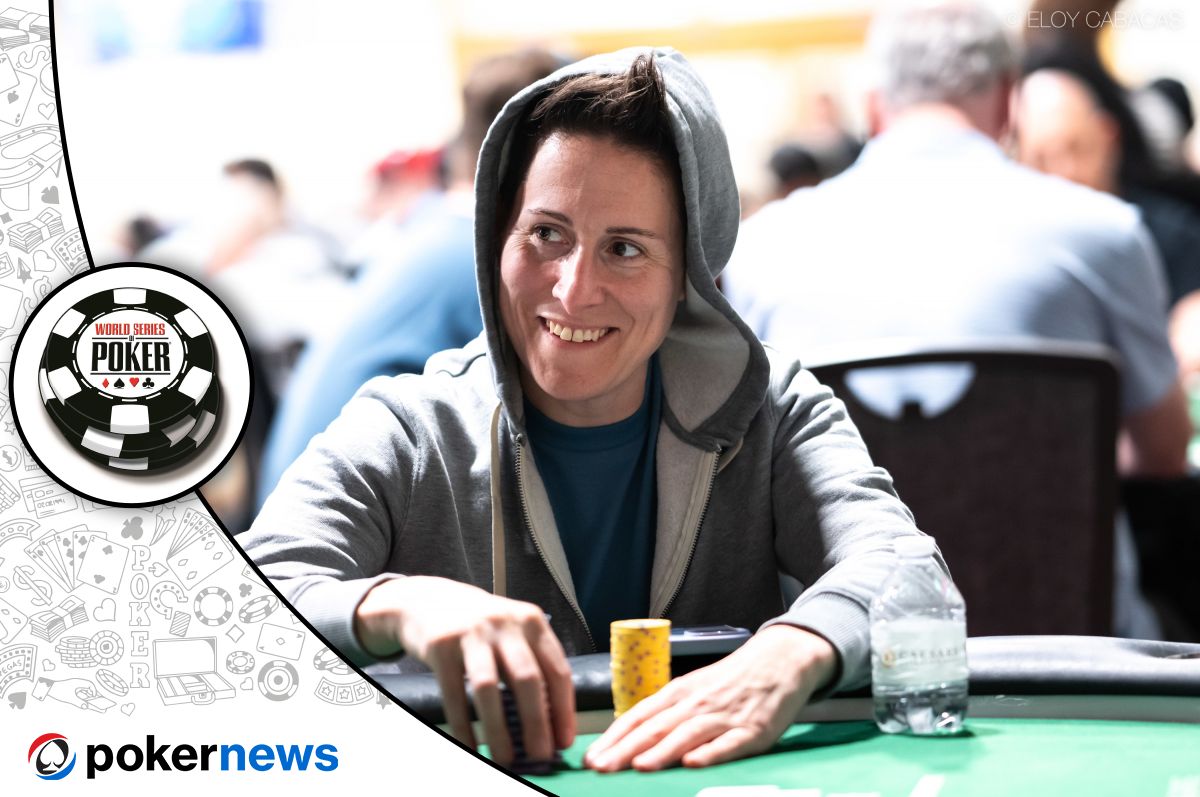 Gracze przy stole pokerowym podczas turnieju World Series of Poker