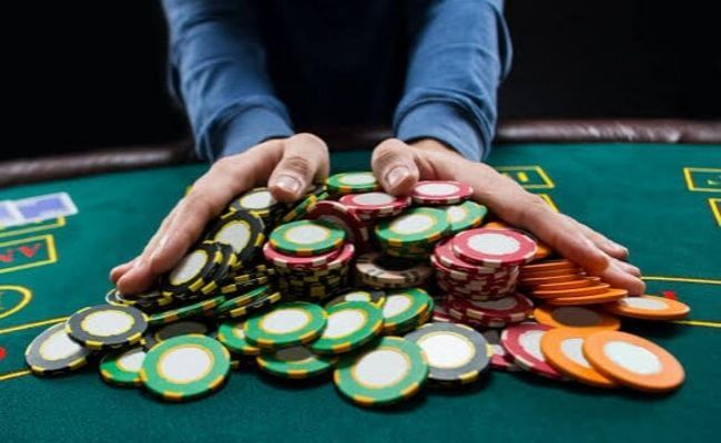 Nietypowa zagrywka na Asian Poker Tour: Czy to błąd, czy celowe zagranie?