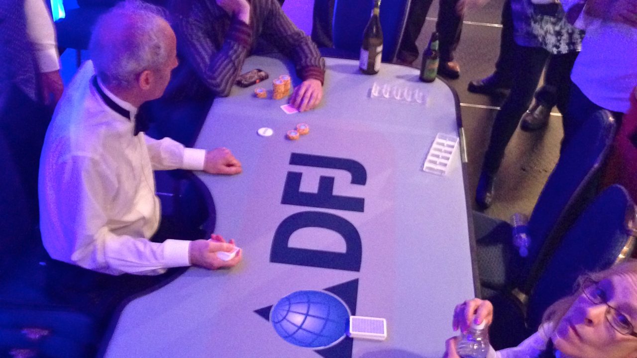 Jak Rakeback Wpływa na Twoje Zyski w Pokerze Online
