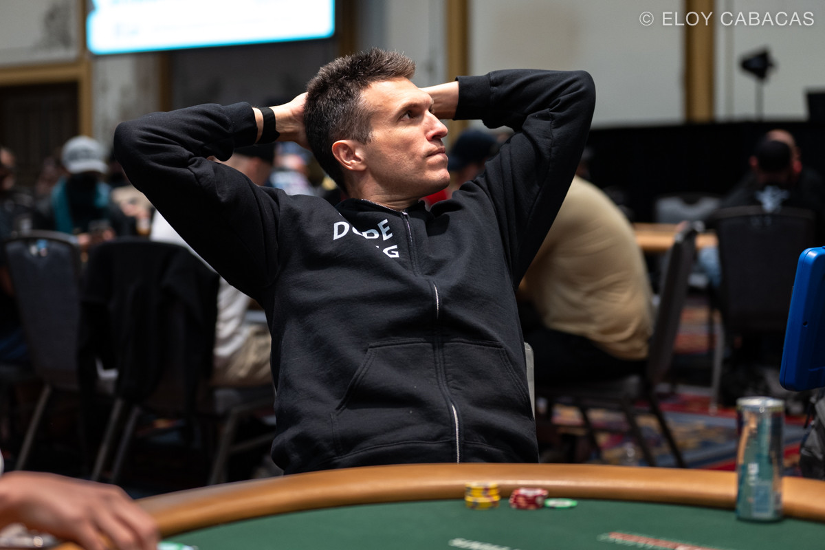 Stół pokerowy podczas turnieju World Series of Poker
