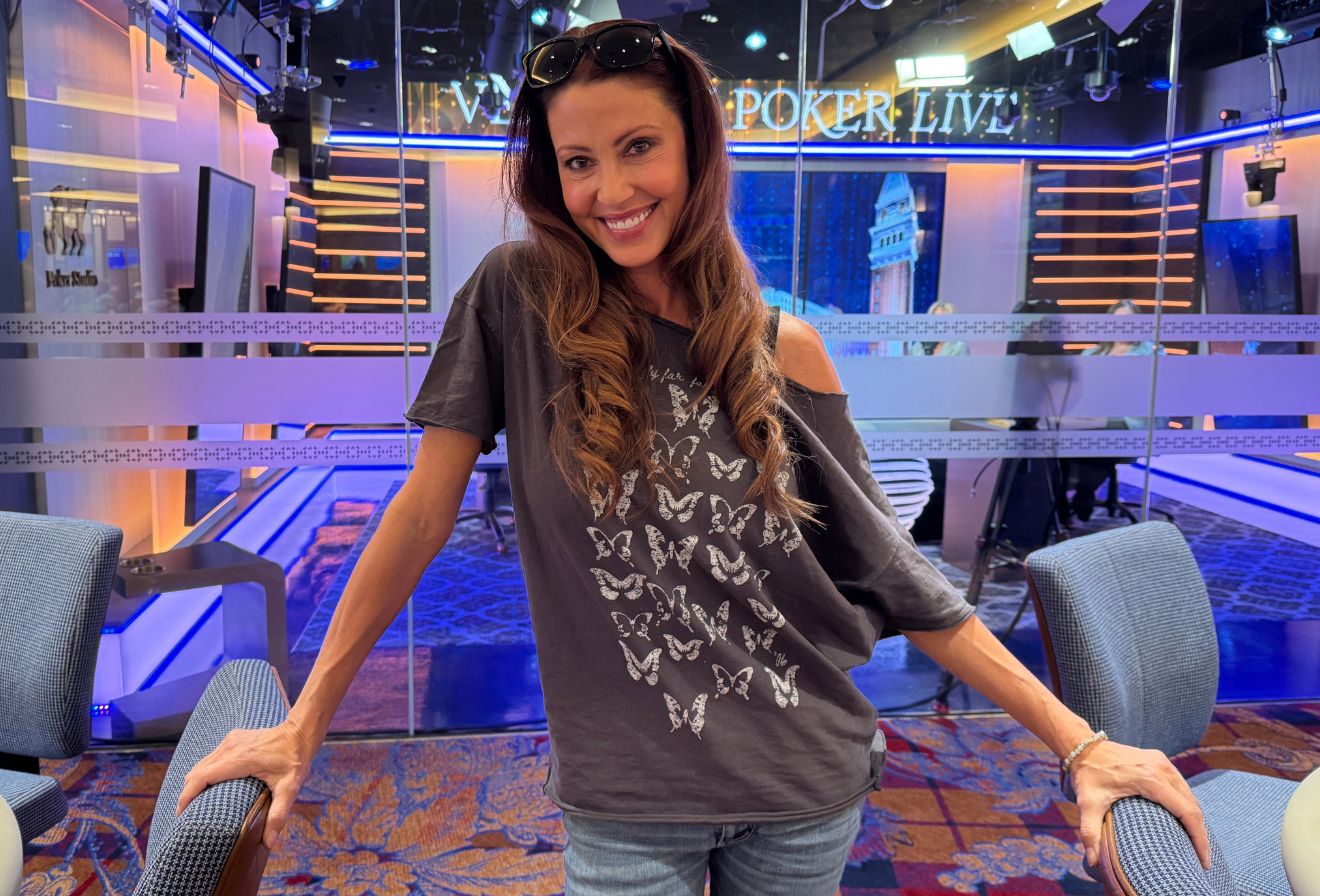 Shannon Elizabeth grająca w pokera podczas turnieju charytatywnego