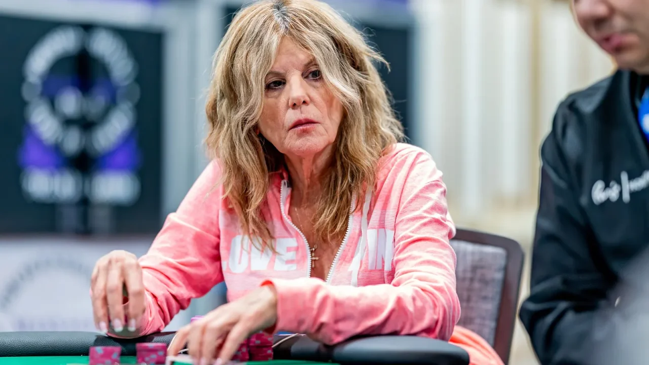 Legenda kobiecego pokera, Cyndy Violette, z powodzeniem rywalizuje w tegorocznej edycji World Series of Poker (WSOP), zbliżając się do swoje