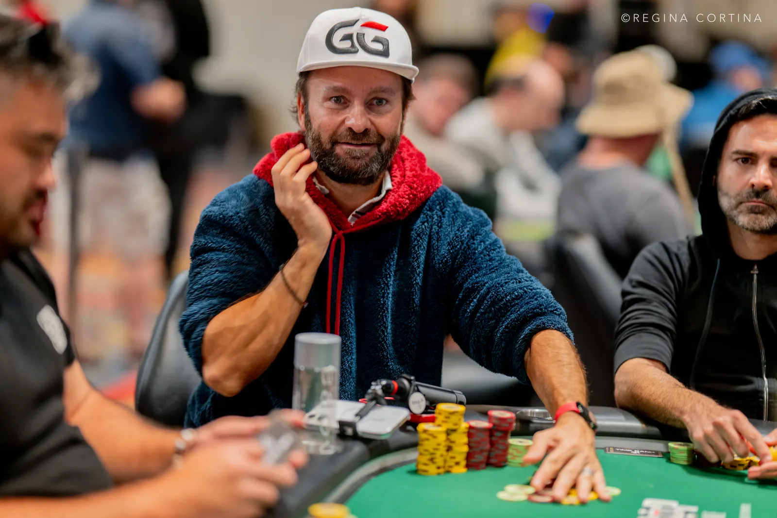 Daniel Negreanu przy stole pokerowym podczas turnieju WSOP