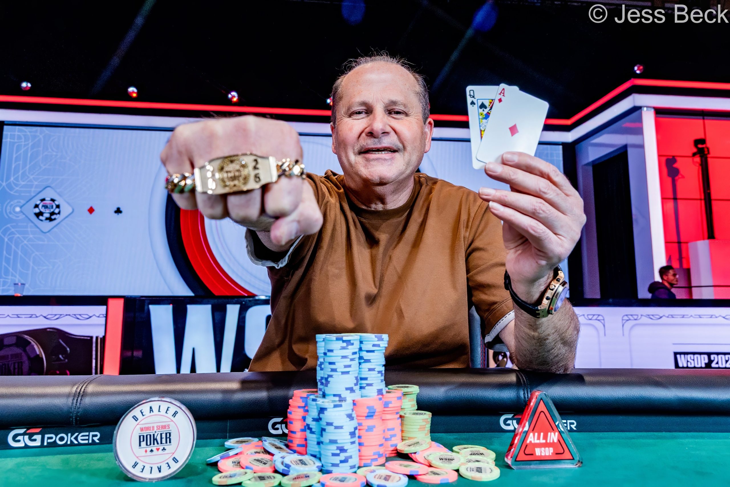 Gracze przy stole finałowym turnieju pokerowego WSOP
