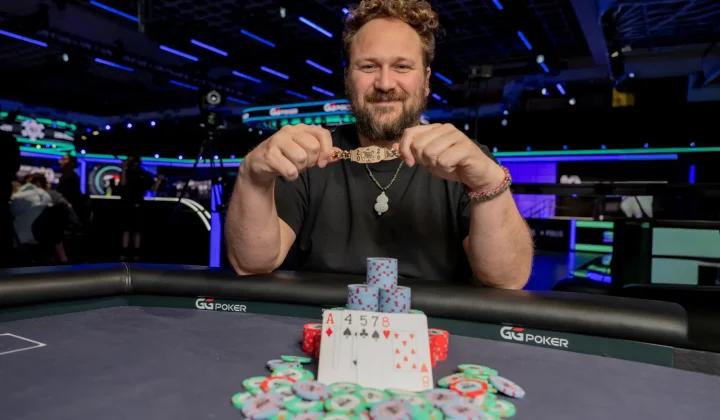 Calvin Anderson ponownie udowodnił swoją dominację w odmianie Razz, triumfując w turnieju $10,000 Razz Championship podczas World Series of