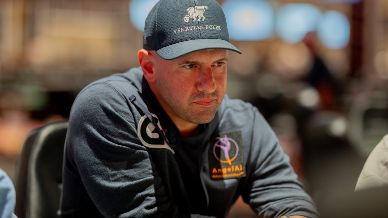 Niesamowity powrót Michaela Mizrachi na WSOP – „The Grinder” liderem w turnieju Seven Card Stud Championship