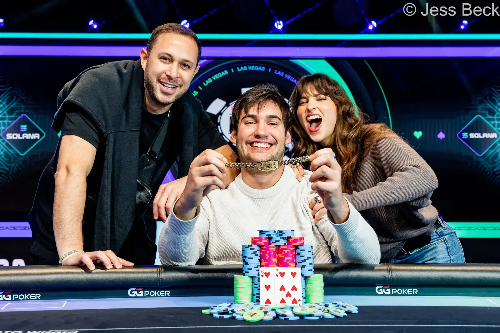 Alex Anton świętuje zdobycie bransolety WSOP