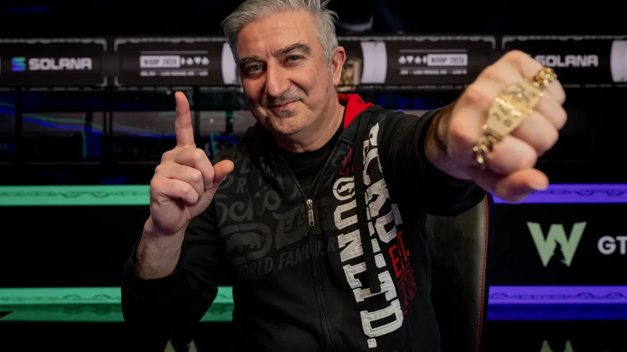 Homan Mohammadi triumfuje w Seniors Championship WSOP, zdobywając pierwszy bransoletę