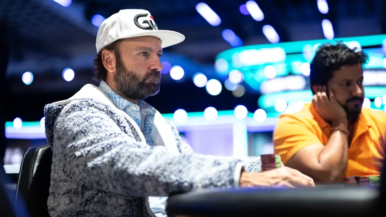 Daniel Negreanu, jeden z najbardziej rozpoznawalnych pokerzystów na świecie, zaliczył niezwykle burzliwy początek 50 000 $ Pucharu Graczy Po