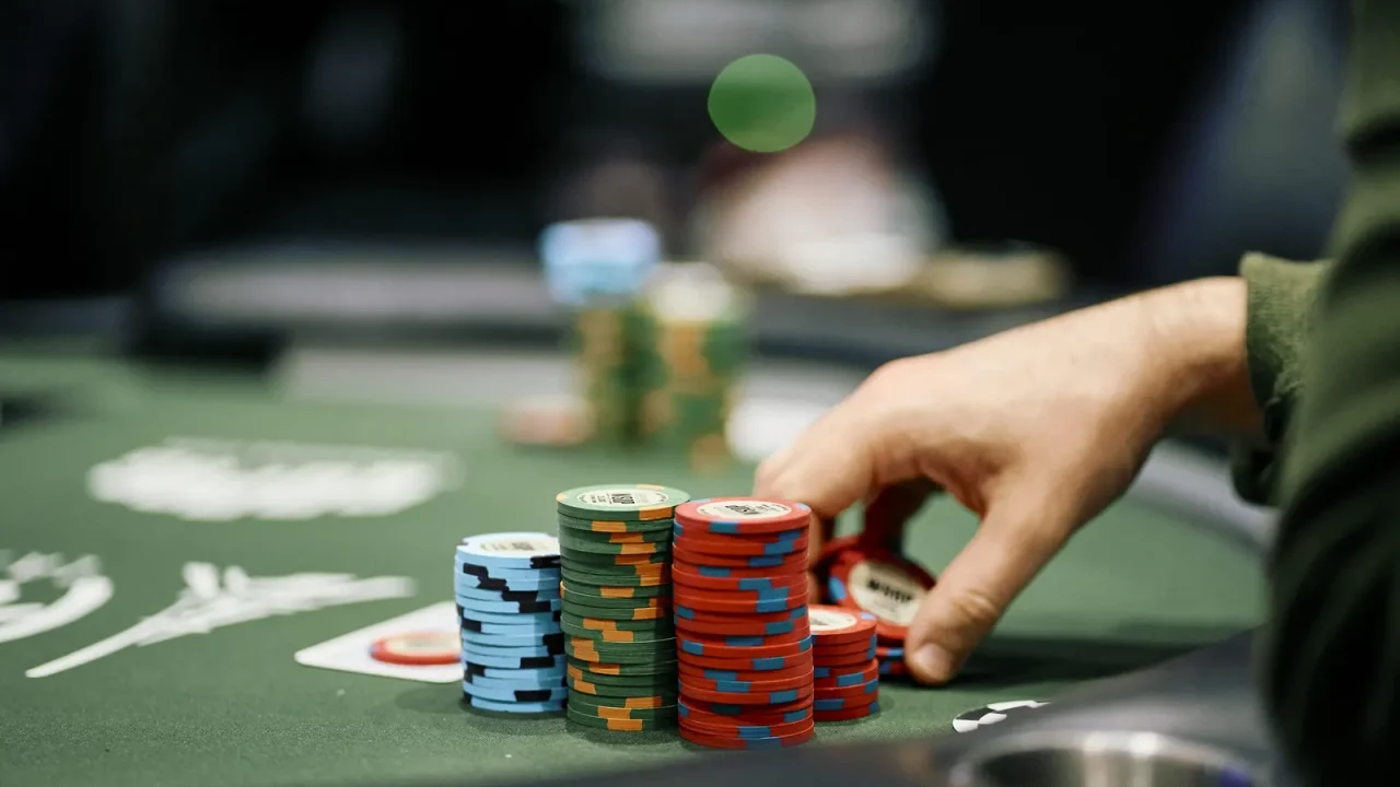 Świat pokera na żywo ponownie wstrząśnięty. Podczas tegorocznej edycji World Series of Poker (WSOP) 2026 doszło do incydentu, który wywołał