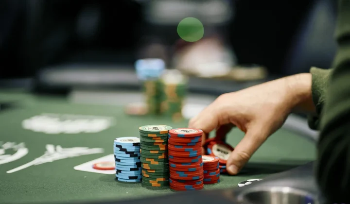 Świat pokera na żywo ponownie wstrząśnięty. Podczas tegorocznej edycji World Series of Poker (WSOP) 2026 doszło do incydentu, który wywołał