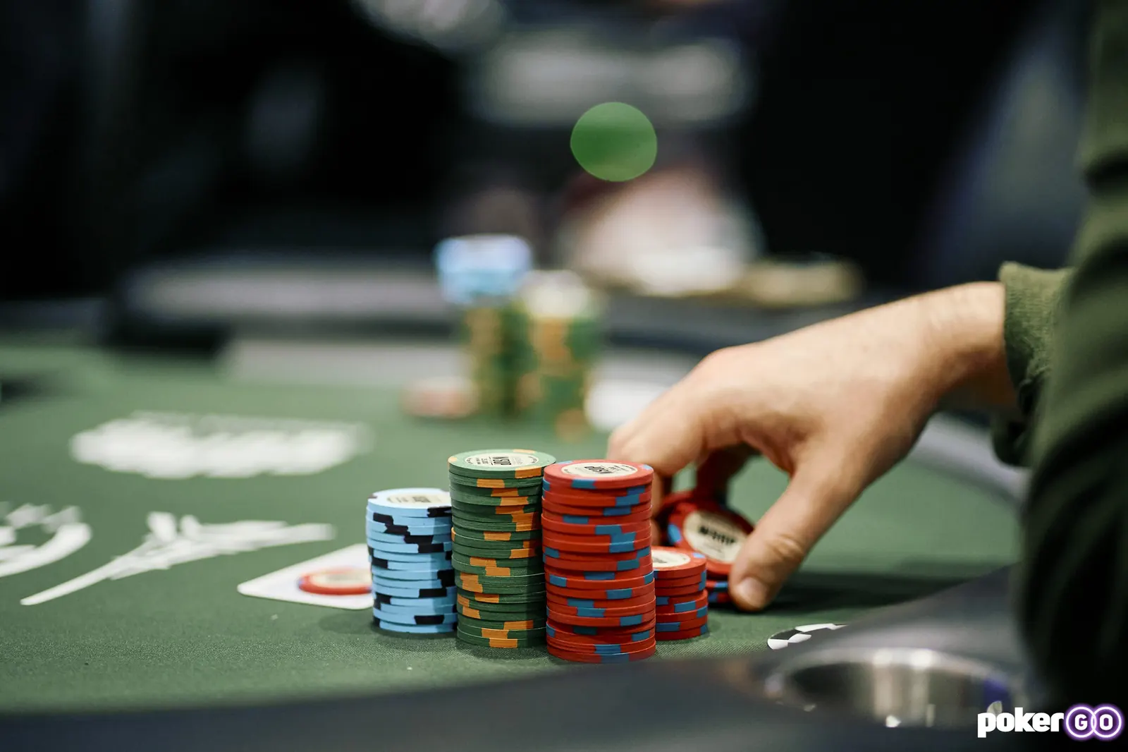 Stoły do pokera podczas turnieju World Series of Poker