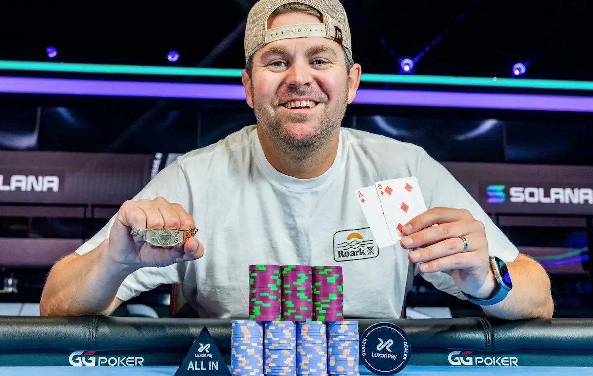 Marco Johnson triumfuje w prestiżowym turnieju WSOP NLHE Freezeout, zdobywając swój trzeci tytuł mistrza World Series of Poker. W decydujący