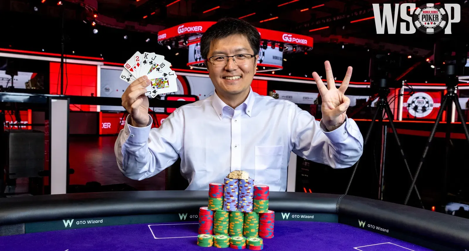 Gracze przy stole pokerowym podczas turnieju World Series of Poker