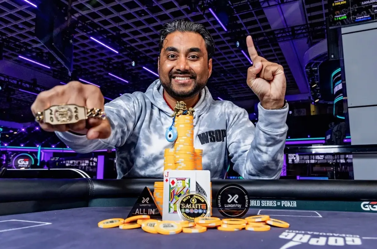 Gracz Prashanth Nataraj świętuje zwycięstwo w turnieju pokerowym