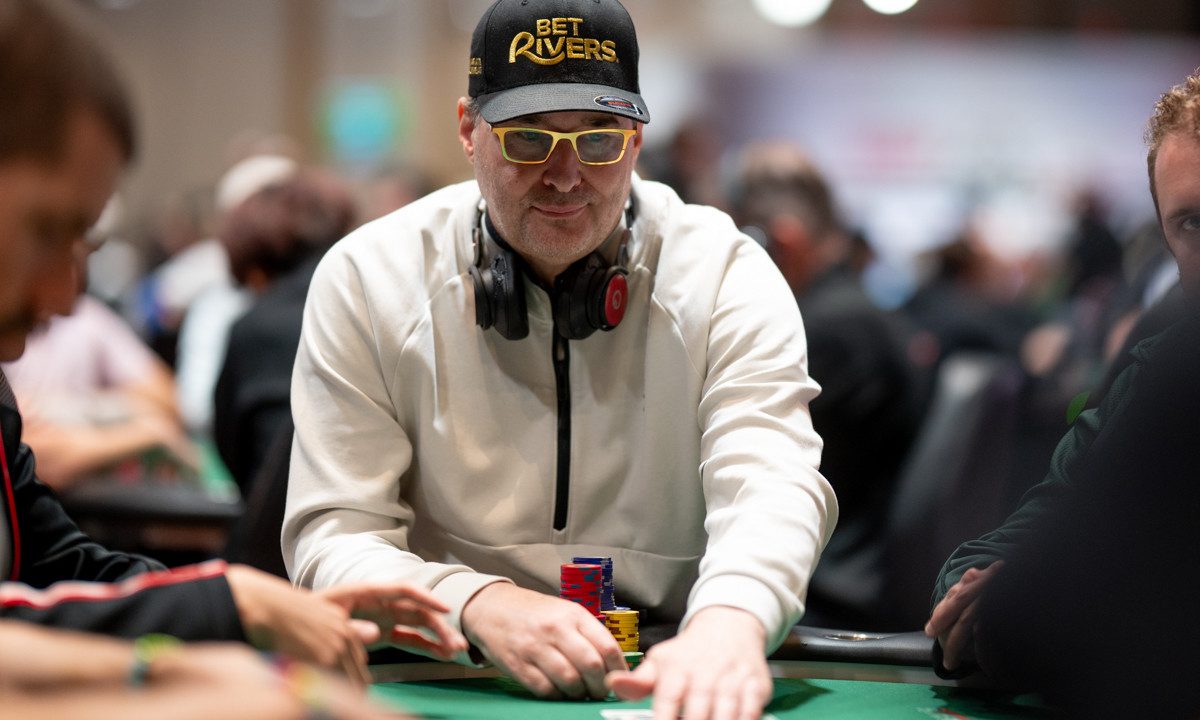 Phil Hellmuth, jedna z najbardziej rozpoznawalnych postaci w świecie pokera, znany również jako „Poker Brat”, nie ukrywał swojej irytacji po