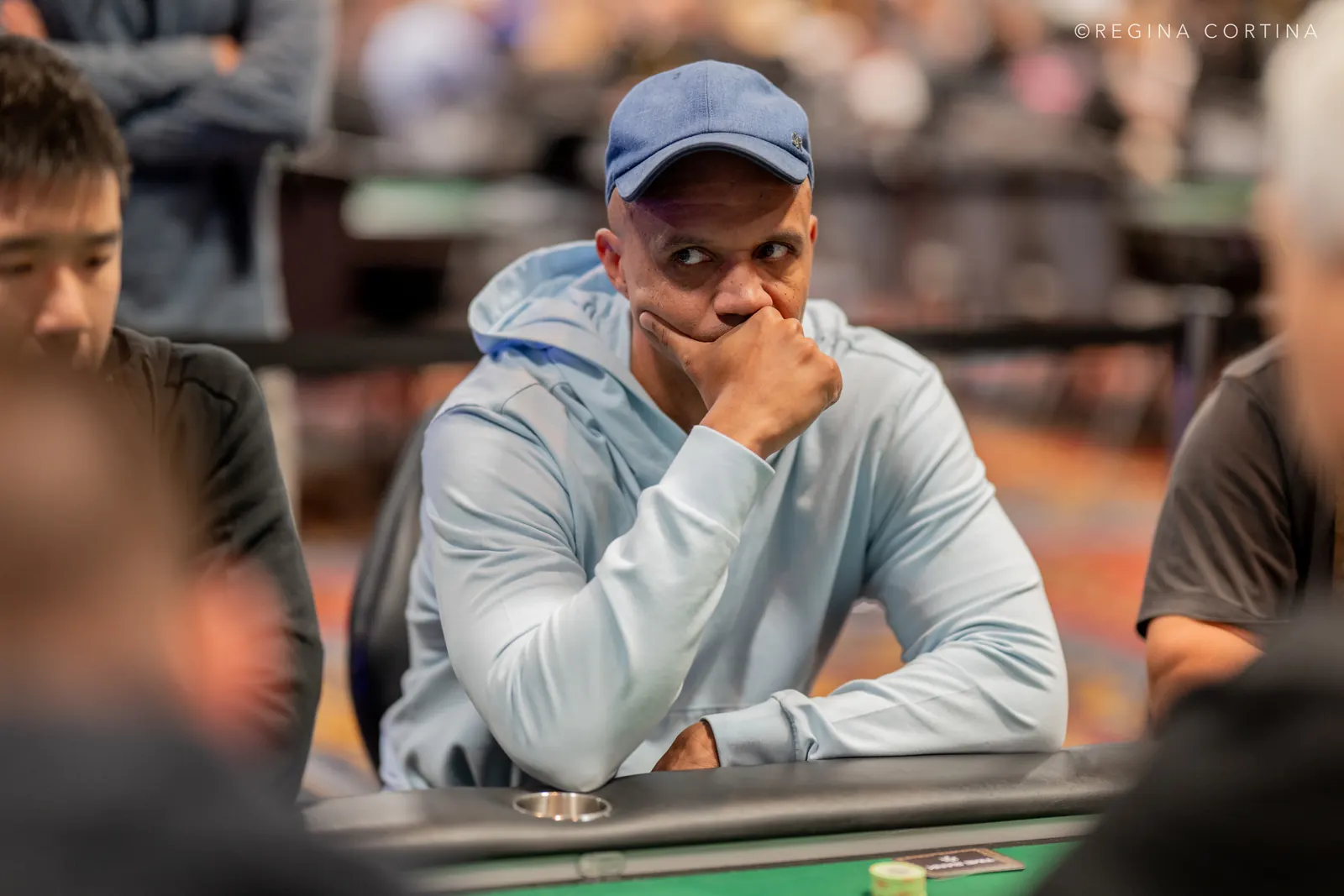 Phil Ivey z imponującym stackiem po wybiciu bańki w prestiżowym turnieju WSOP Poker Players Championship