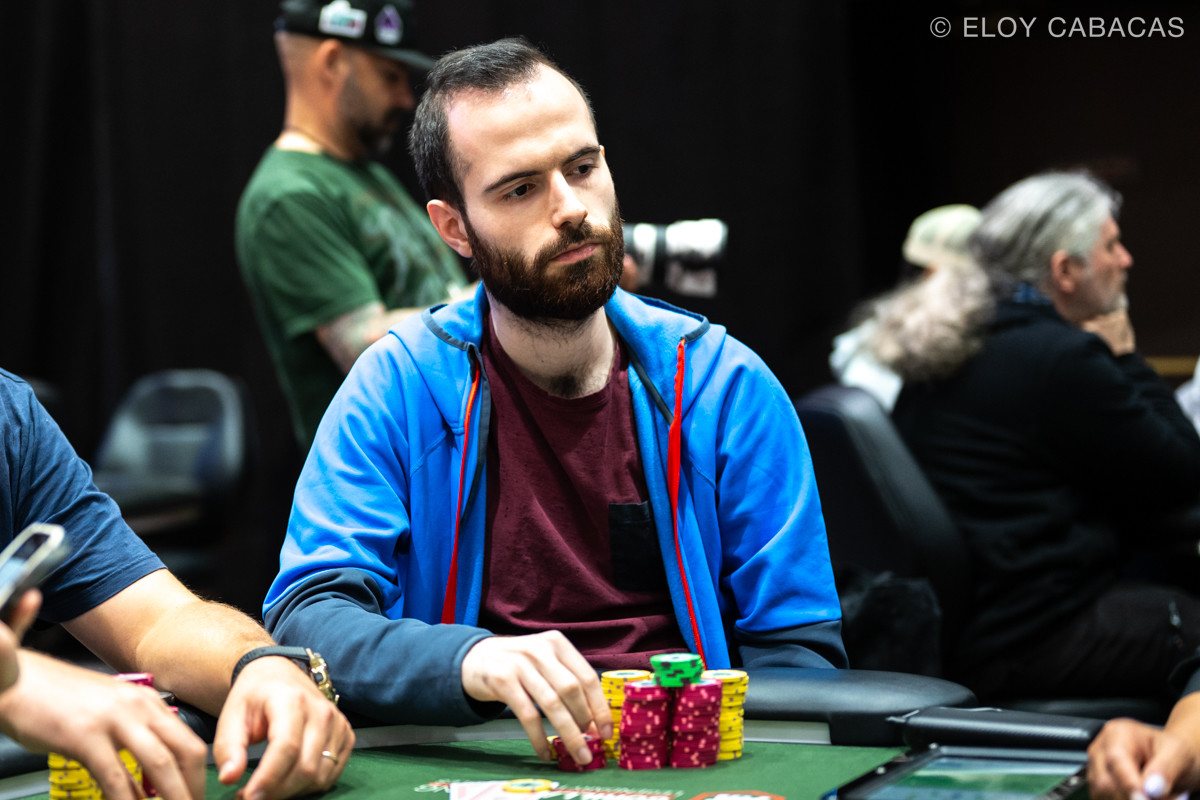Gracze przy stole pokerowym podczas turnieju World Series of Poker 2026