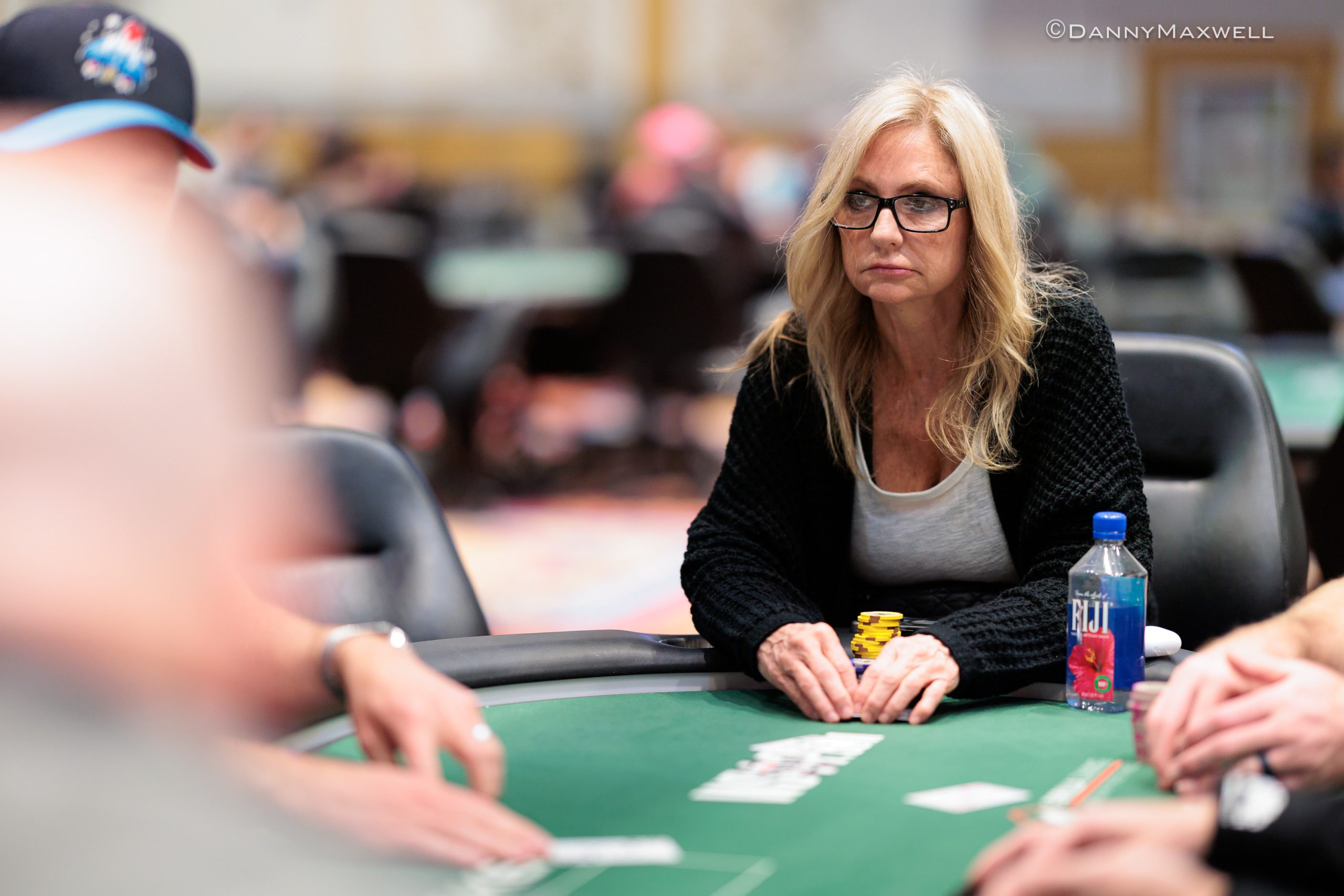 Pokerzystka Jennifer Harman przy stole podczas turnieju pokerowego