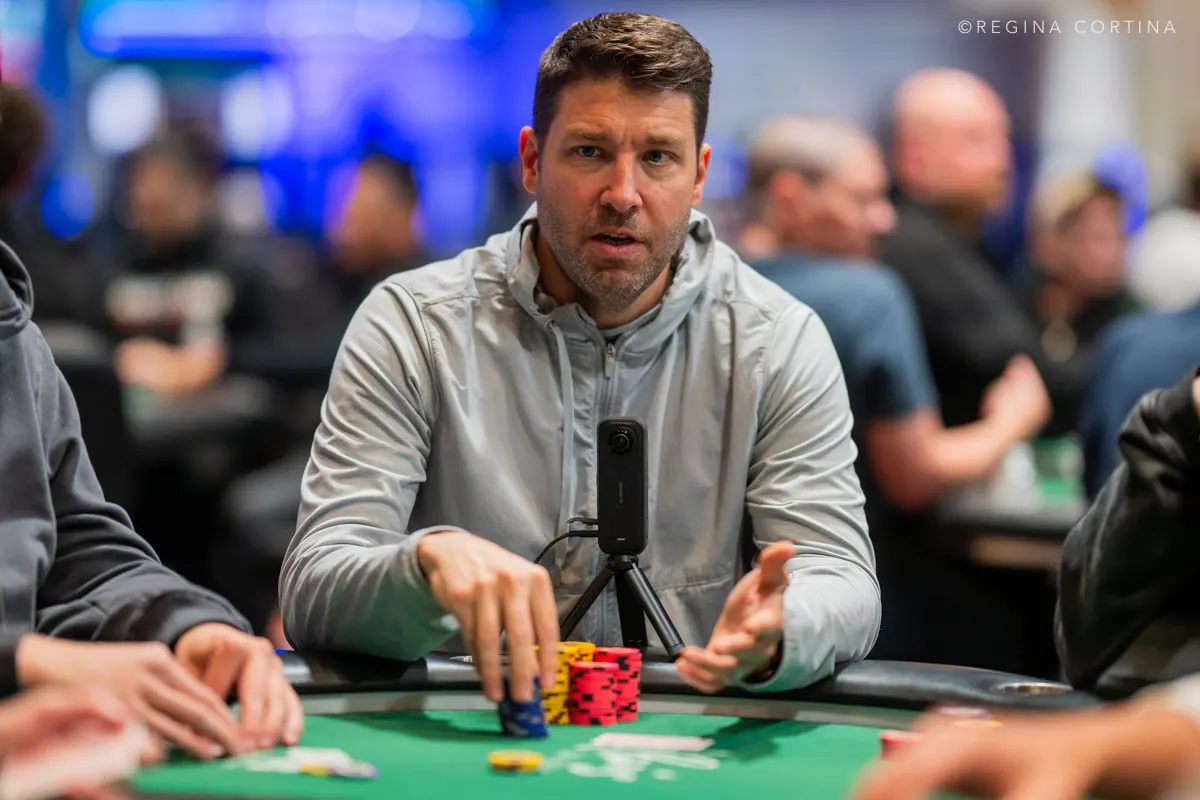 Stół finałowy turnieju pokerowego podczas World Series of Poker
