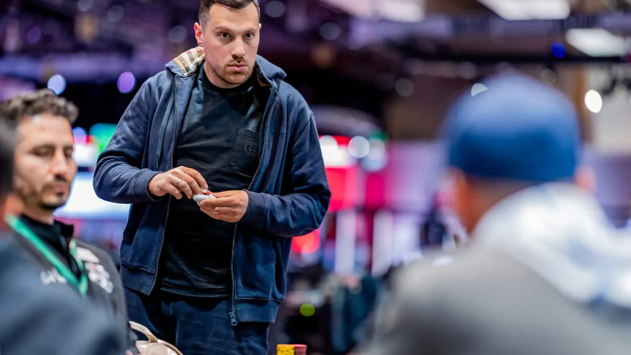 Króle w opałach? Analiza rozdania z Triton Poker pokazuje, jak trudny bywa poker