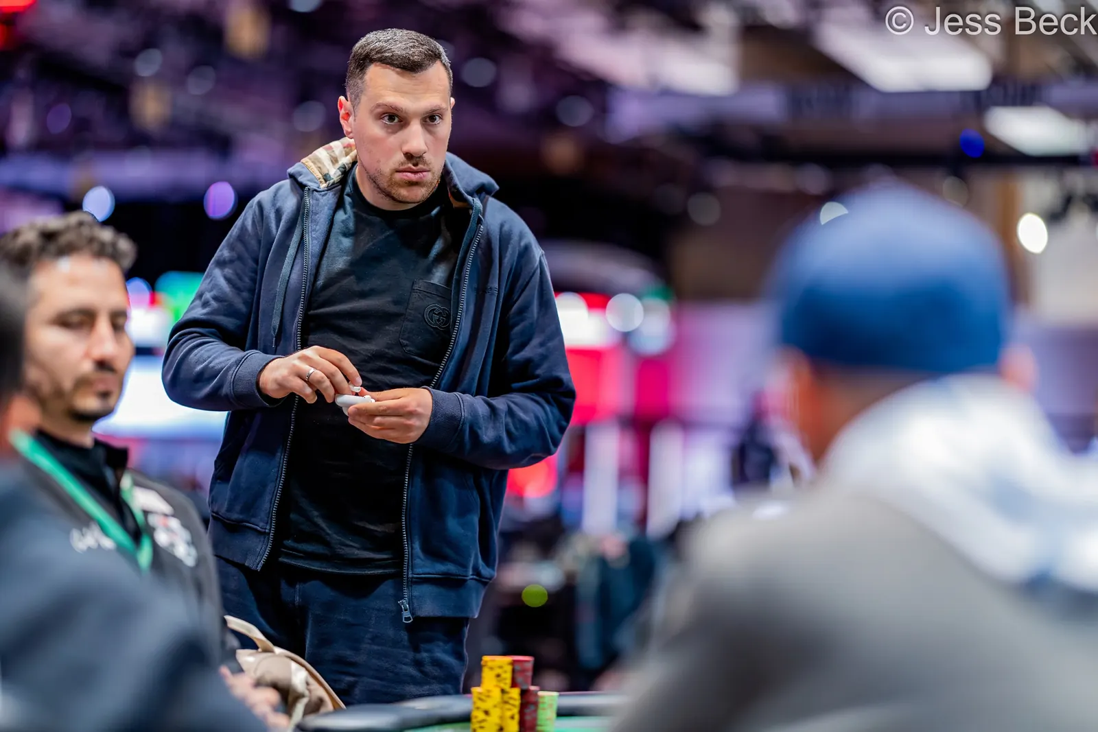 Króle w opałach? Analiza rozdania z Triton Poker pokazuje, jak trudny bywa poker