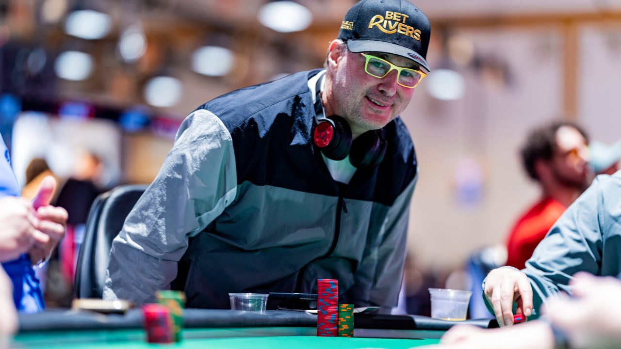 Phil Hellmuth blisko 18. bransoletki WSOP po dotarciu do stołu finałowego