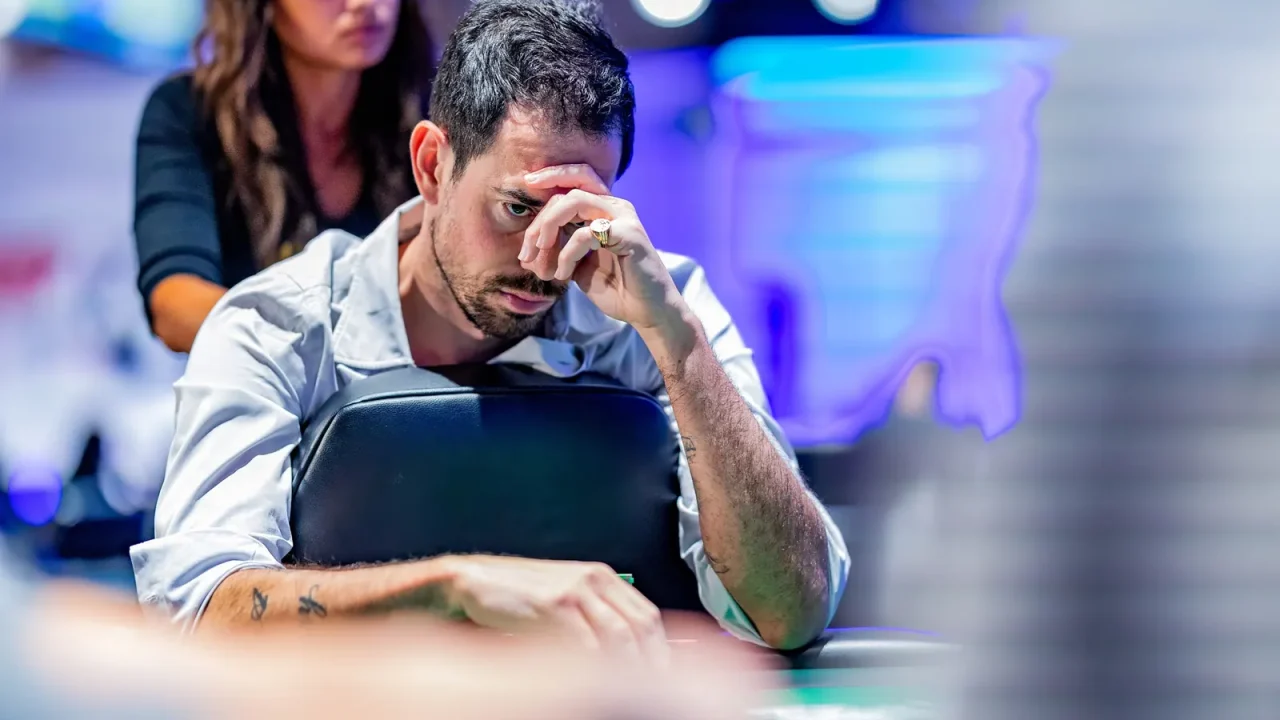 Nick Schulman na progu historycznego osiągnięcia podczas stołu finałowego WSOP