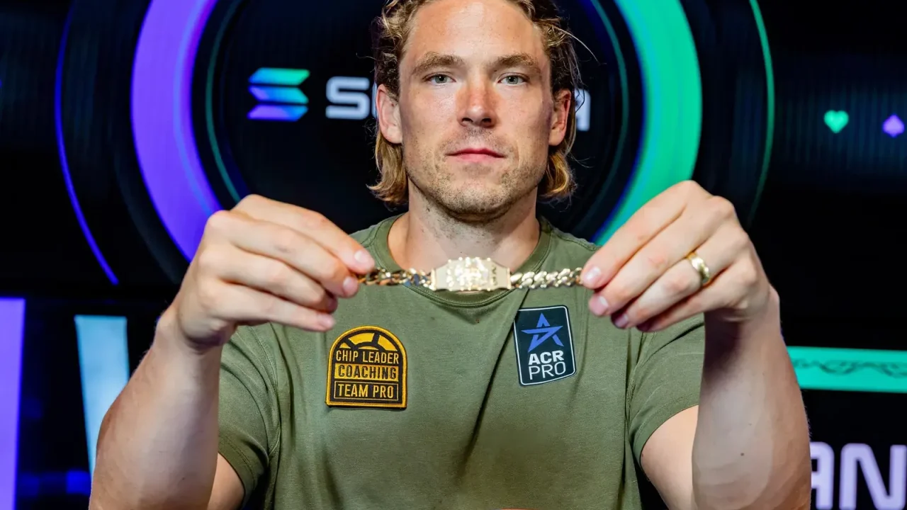 Alex Foxen z Czterema Bransoletami WSOP po Zwycięstwie w Turnieju Super Turbo Bounty