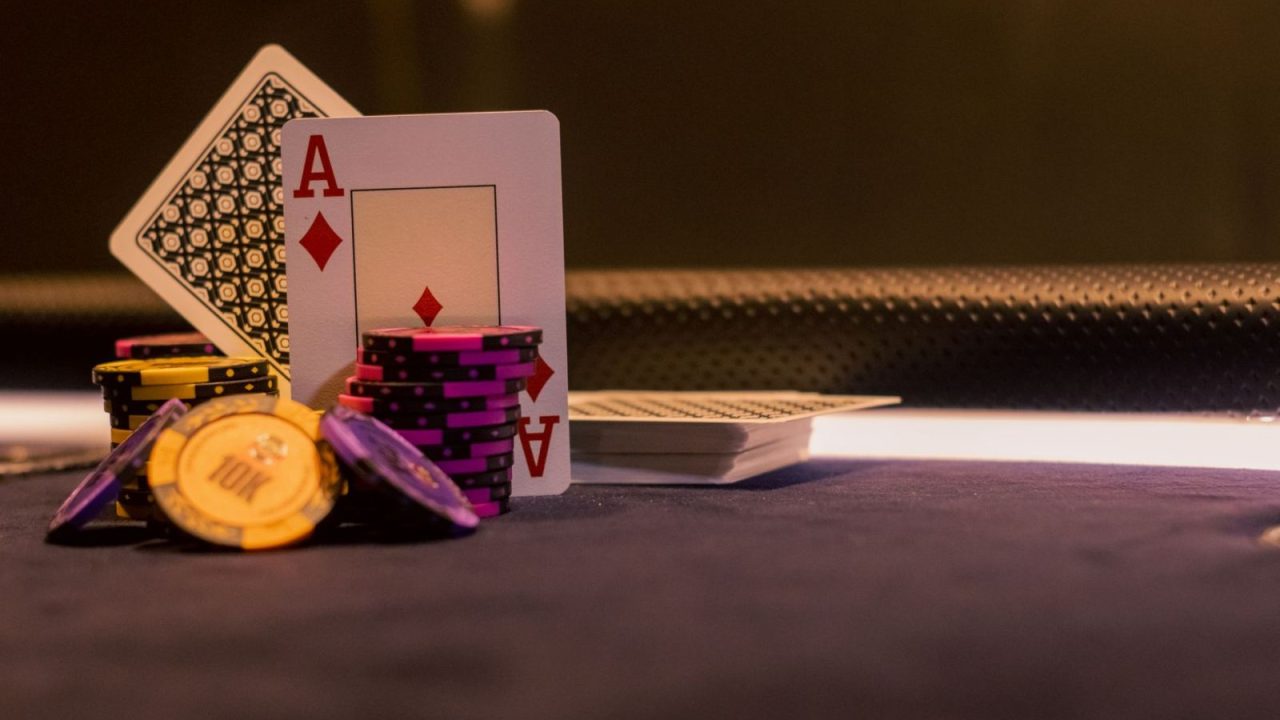Jak sprawdzić serwis pokerowy przed grą: licencja, płatności, bonusy i ryzyka