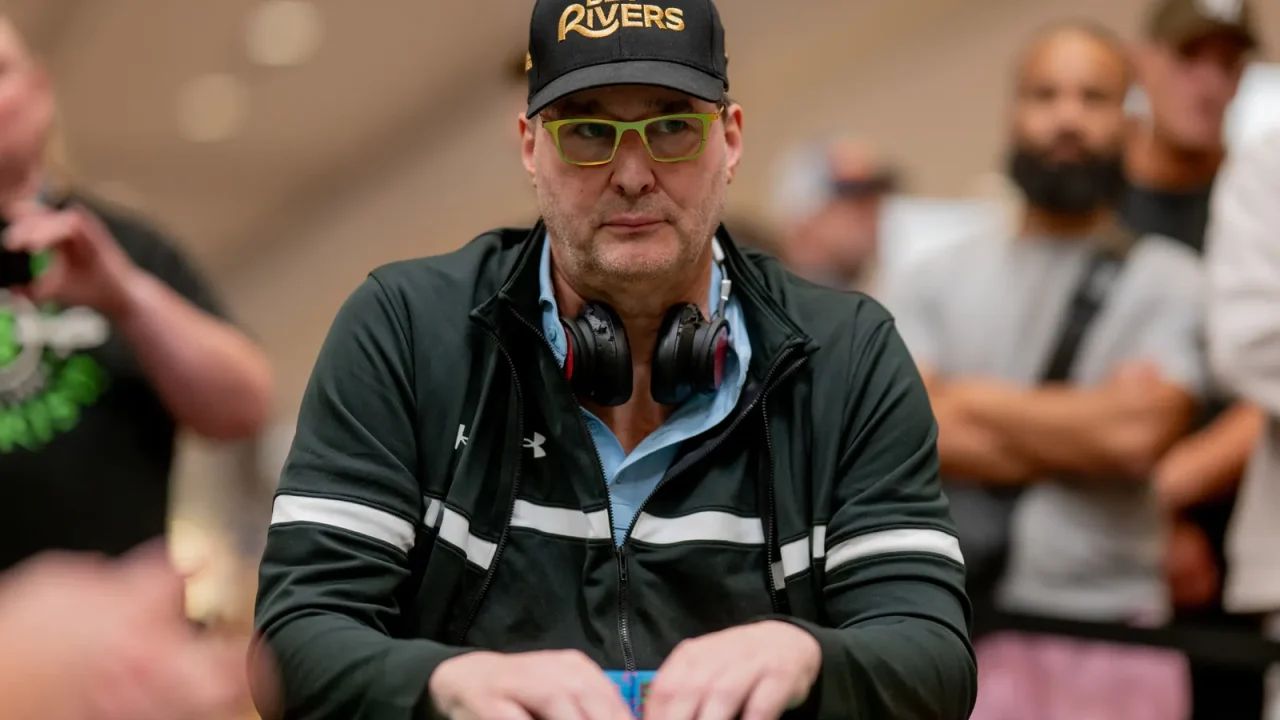 Phil Hellmuth nie rezygnuje z celu 24 bransoletek po bolesnym finale WSOP