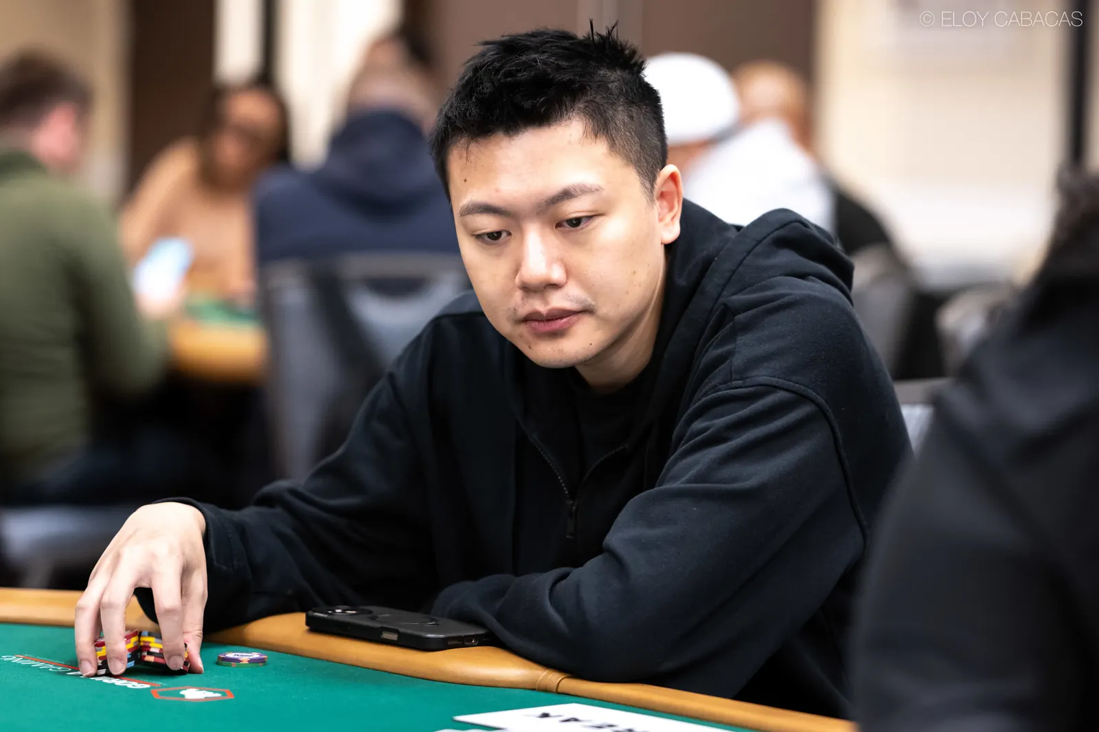 Wesley Fei: Od niemal pewnej eliminacji do dnia 5 Main Eventu WSOP