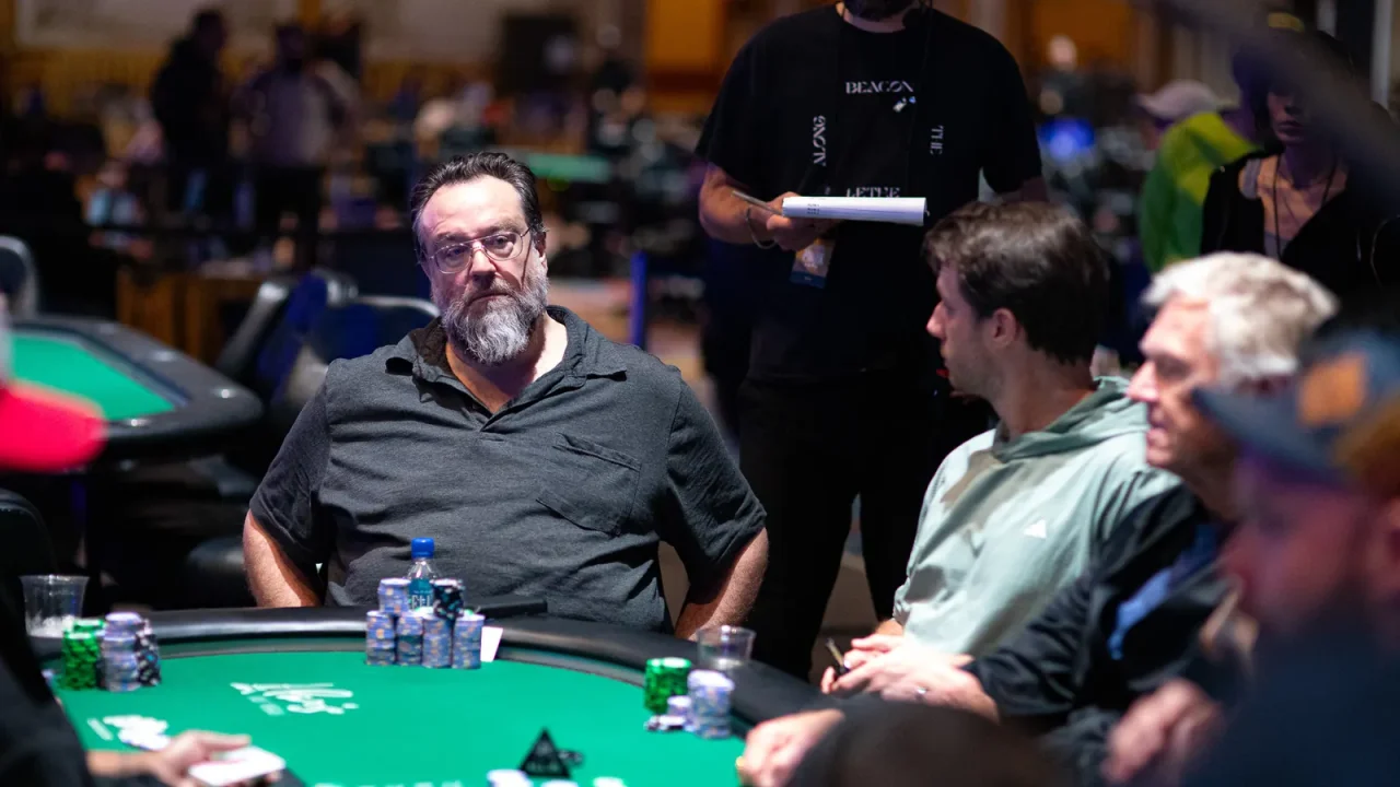 Todd Brunson dąży do dziedzictwa ojca w Main Evencie WSOP po awansie do dnia 6