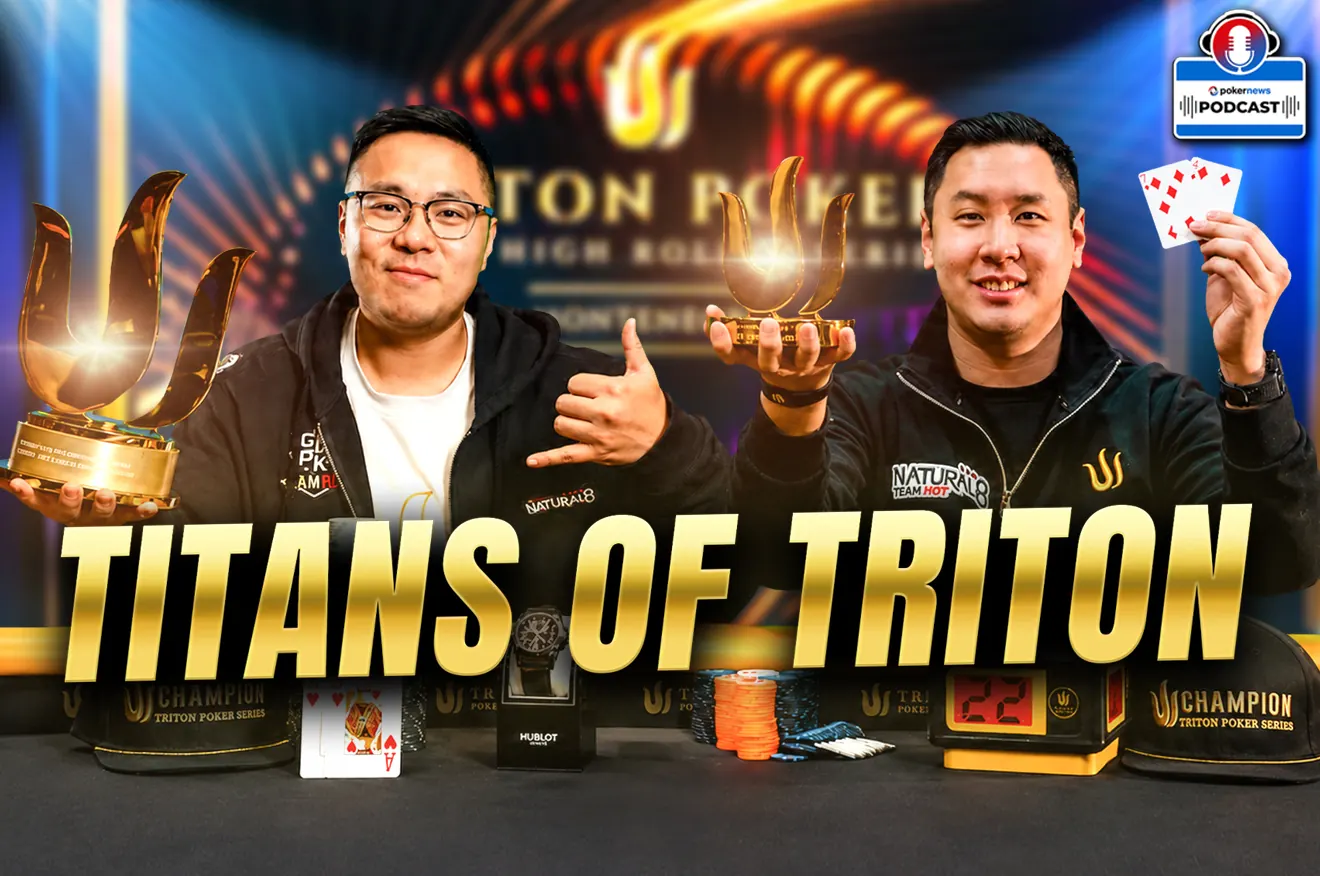 Stół pokerowy z logo Triton Poker, żetony i karty – atmosfera turnieju pokerowego wysokich stawek