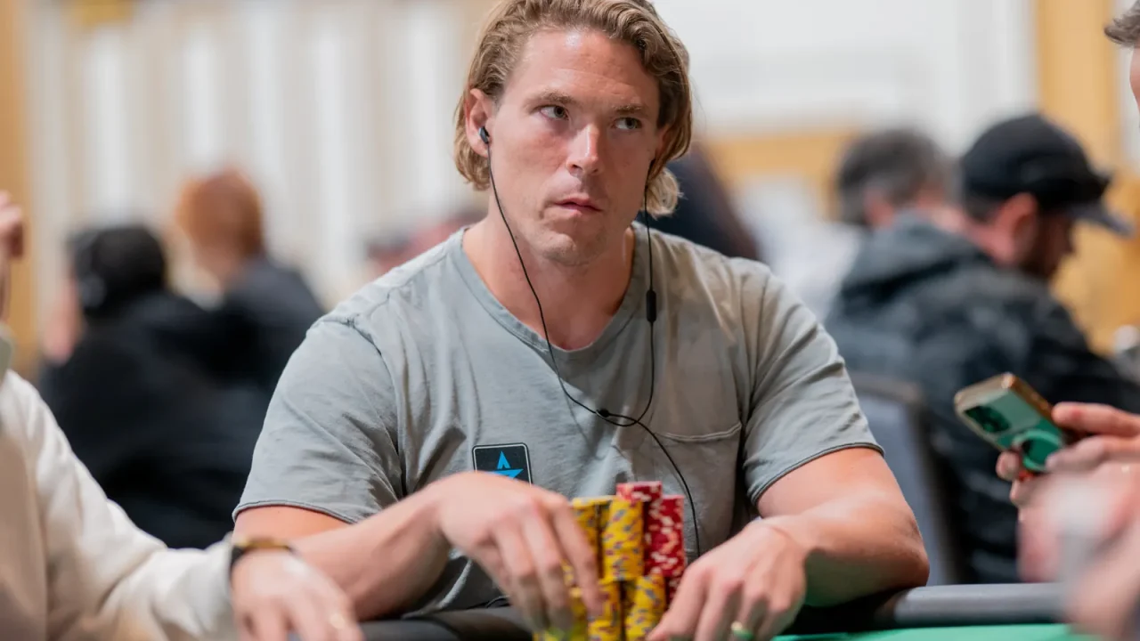 Alex Foxen w czołówce $3K PLO 6-Max podczas 2026 WSOP