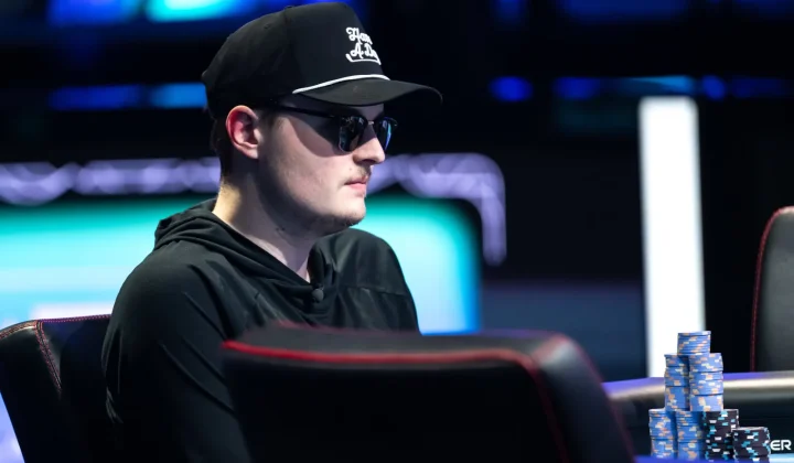 Zaledwie 22-letni Lucas Jumalon znajduje się w historycznym momencie swojej kariery. Po dniu 8 turnieju Main Event World Series of Poker (WS