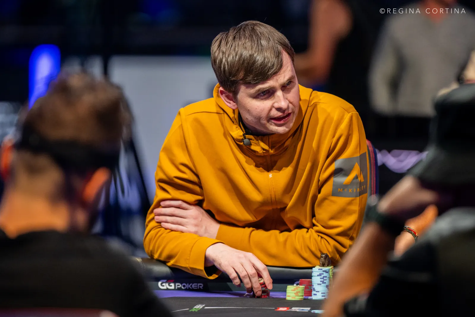 Martin Kabrhel przy stole pokerowym podczas turnieju WSOP
