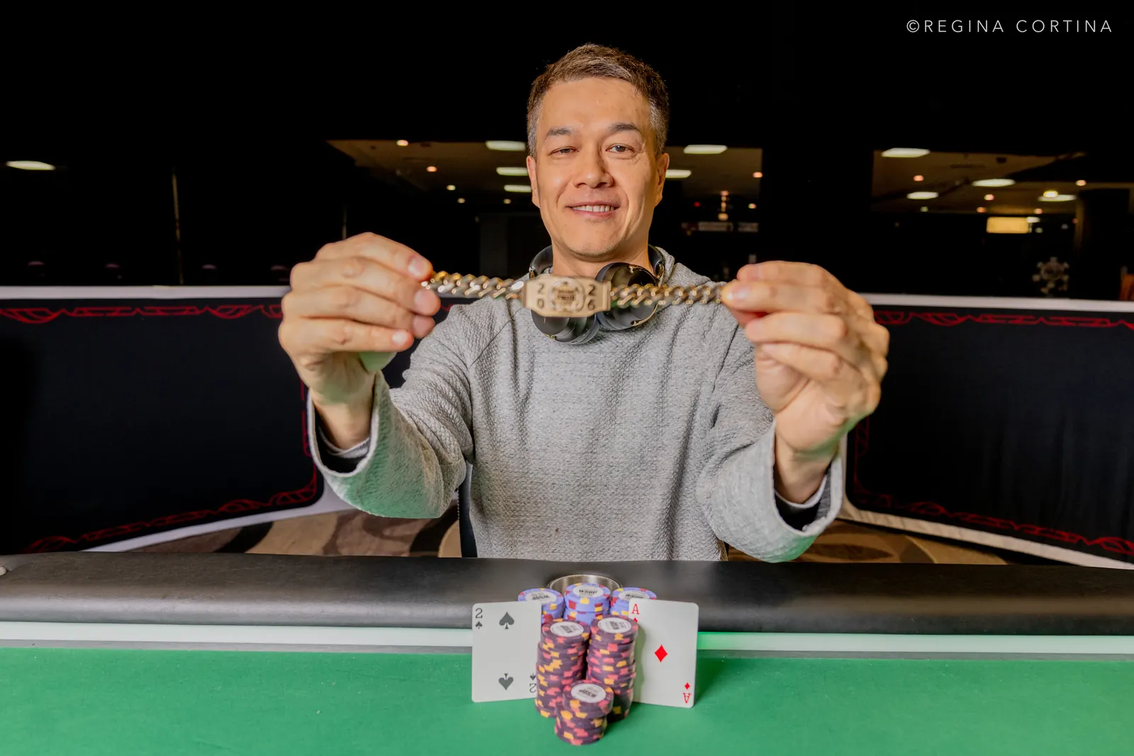 She Wong świętuje zdobycie bransolety World Series of Poker