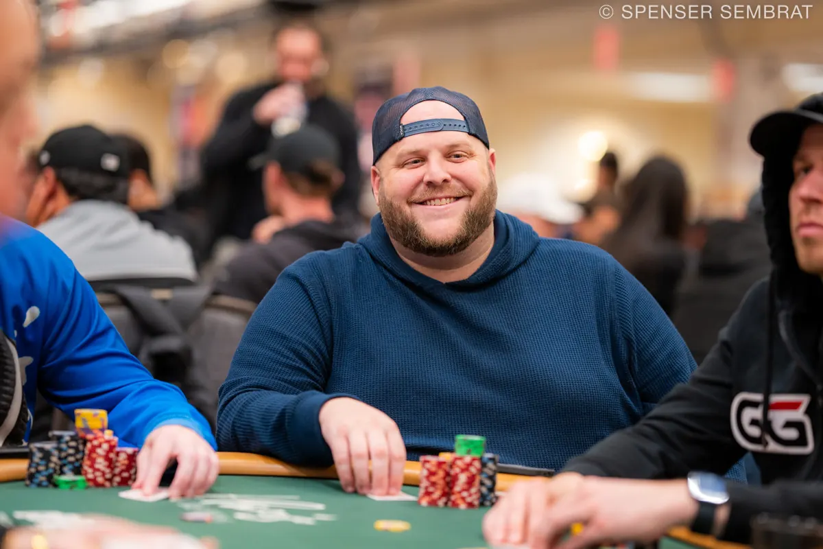 Gracze przy stole pokerowym podczas World Series of Poker Main Event