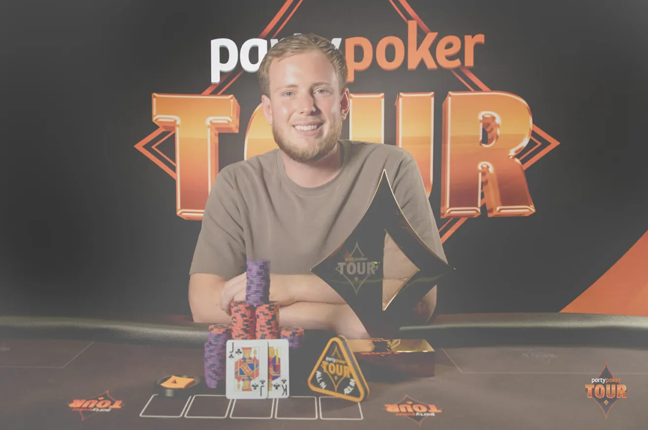 Daniel Smith świętuje zwycięstwo w Main Evencie PartyPoker Tour London 2026