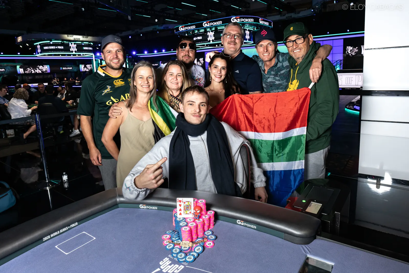 Adriaan Jacobs świętuje zwycięstwo podczas turnieju World Series of Poker