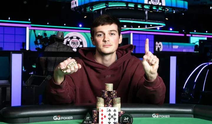 Myles Mullaly, profesjonalny pokerzysta z Nowego Jorku, który obecnie mieszka w Las Vegas, odniósł imponujące zwycięstwo w turnieju World Se