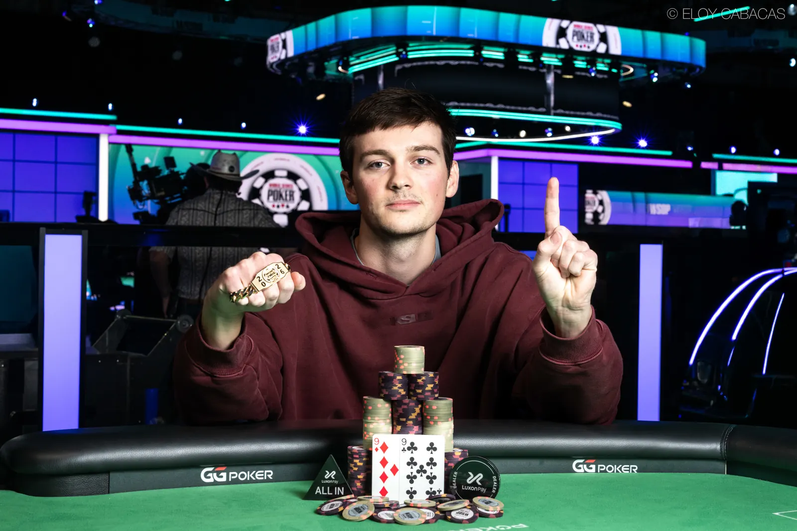Gracze przy stole pokerowym podczas turnieju World Series of Poker