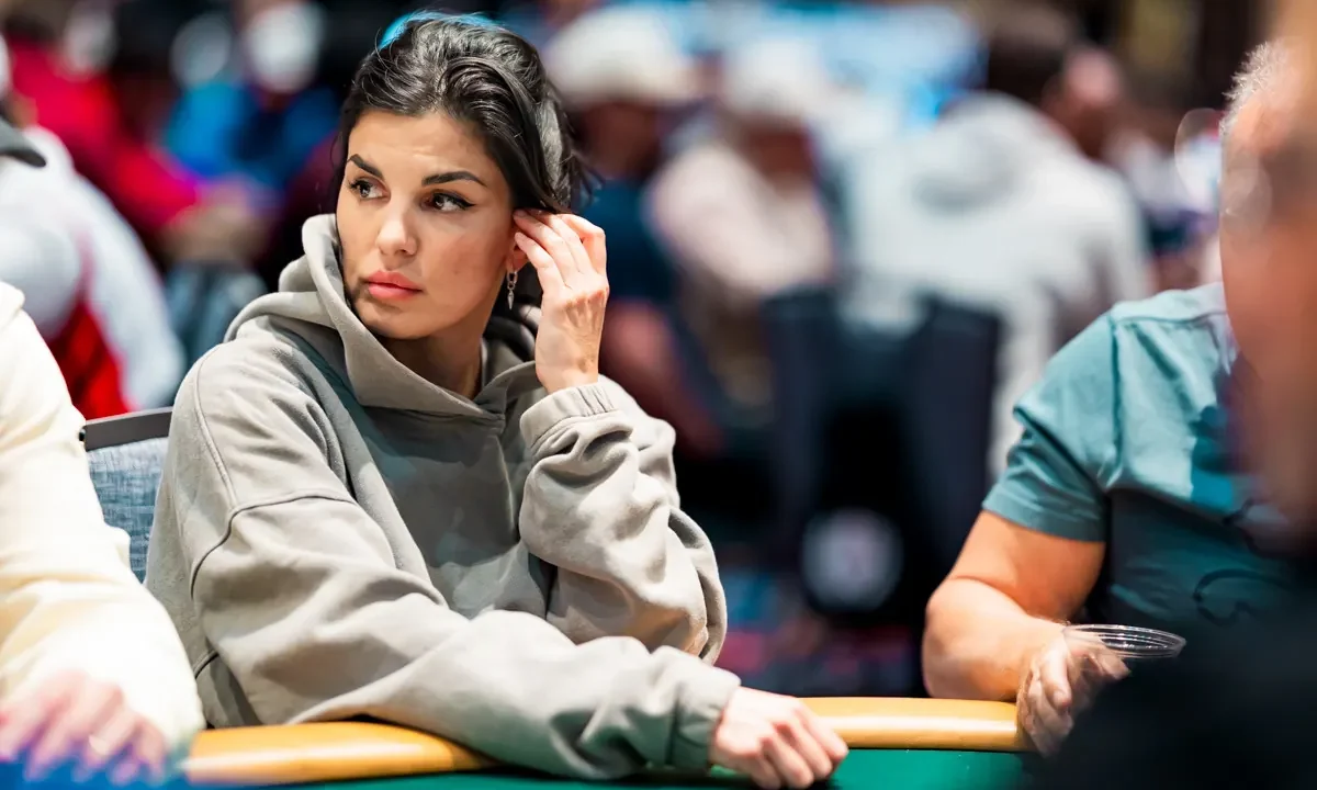 Brutalny cooler na WSOP Main Event: Pokerzystka z asami na ręce przegrywa z czterema czwórkami