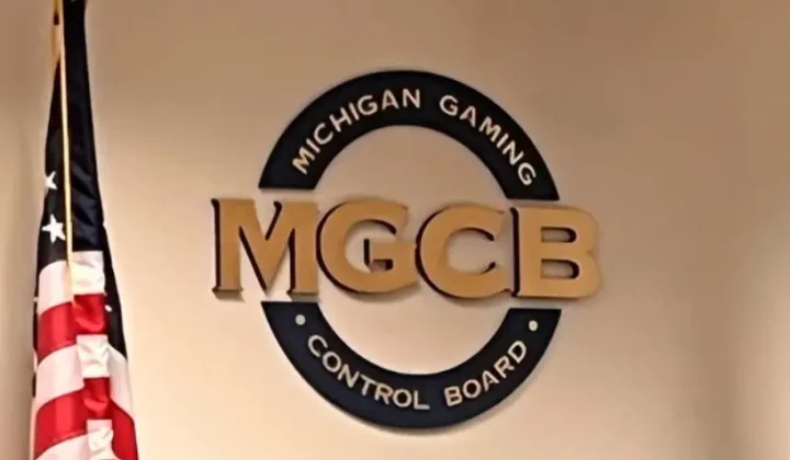 DraftKings dokonał znaczącego kroku w rozwoju swojej platformy pokerowej, integrując graczy z Michigan z istniejącą siecią obejmującą użytko