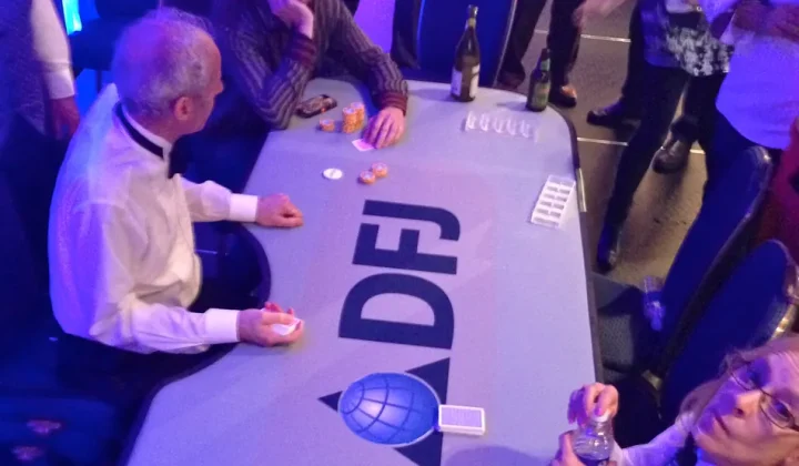 Jak ocenić ofertę rakebackową i bonusową w polskich pokojach pokerowych