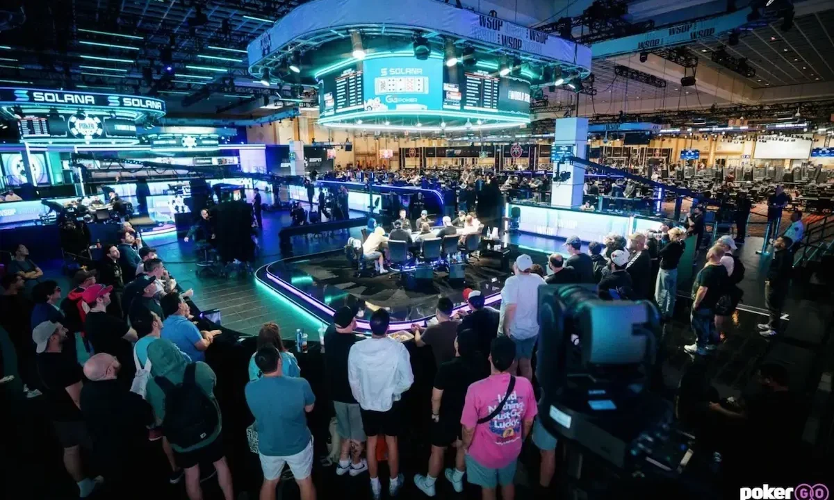 Zakłady na finał WSOP Main Event 2026: Rynki predykcyjne i sytuacja w turnieju