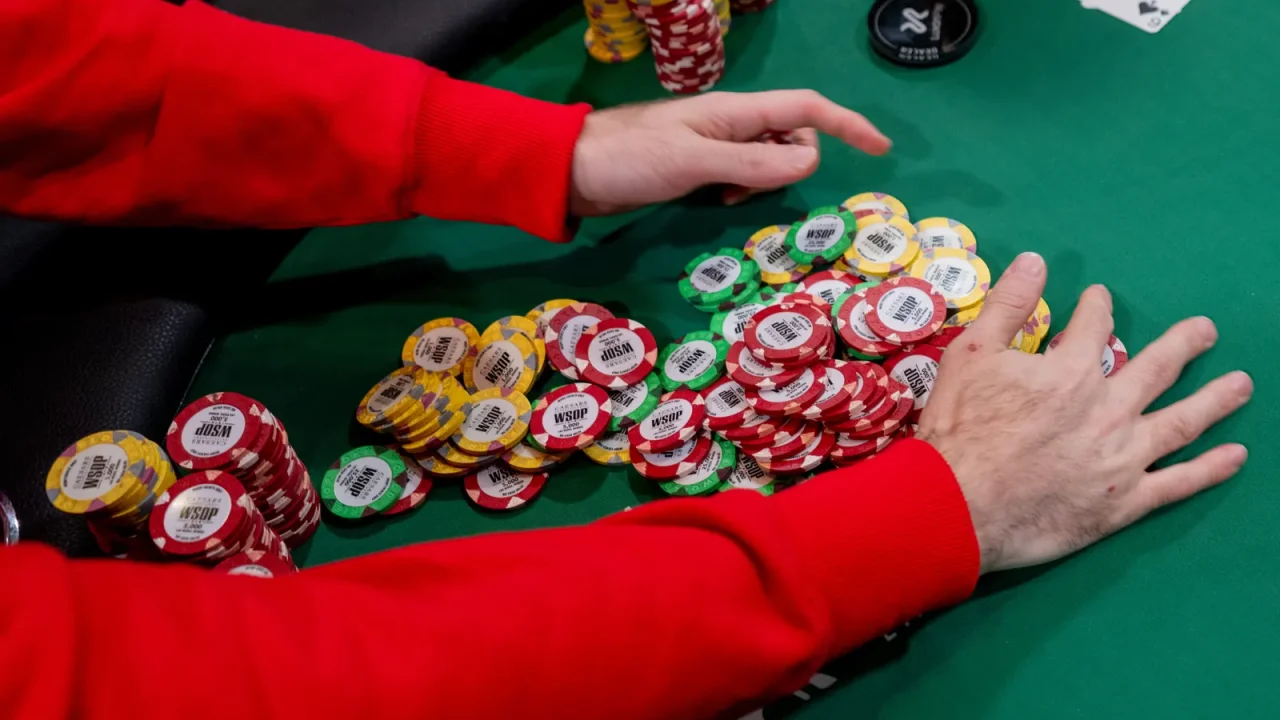 Gracze pokerowi sprzeciwiają się „fantomowemu” podatkowi od gier hazardowych na przesłuchaniu IRS